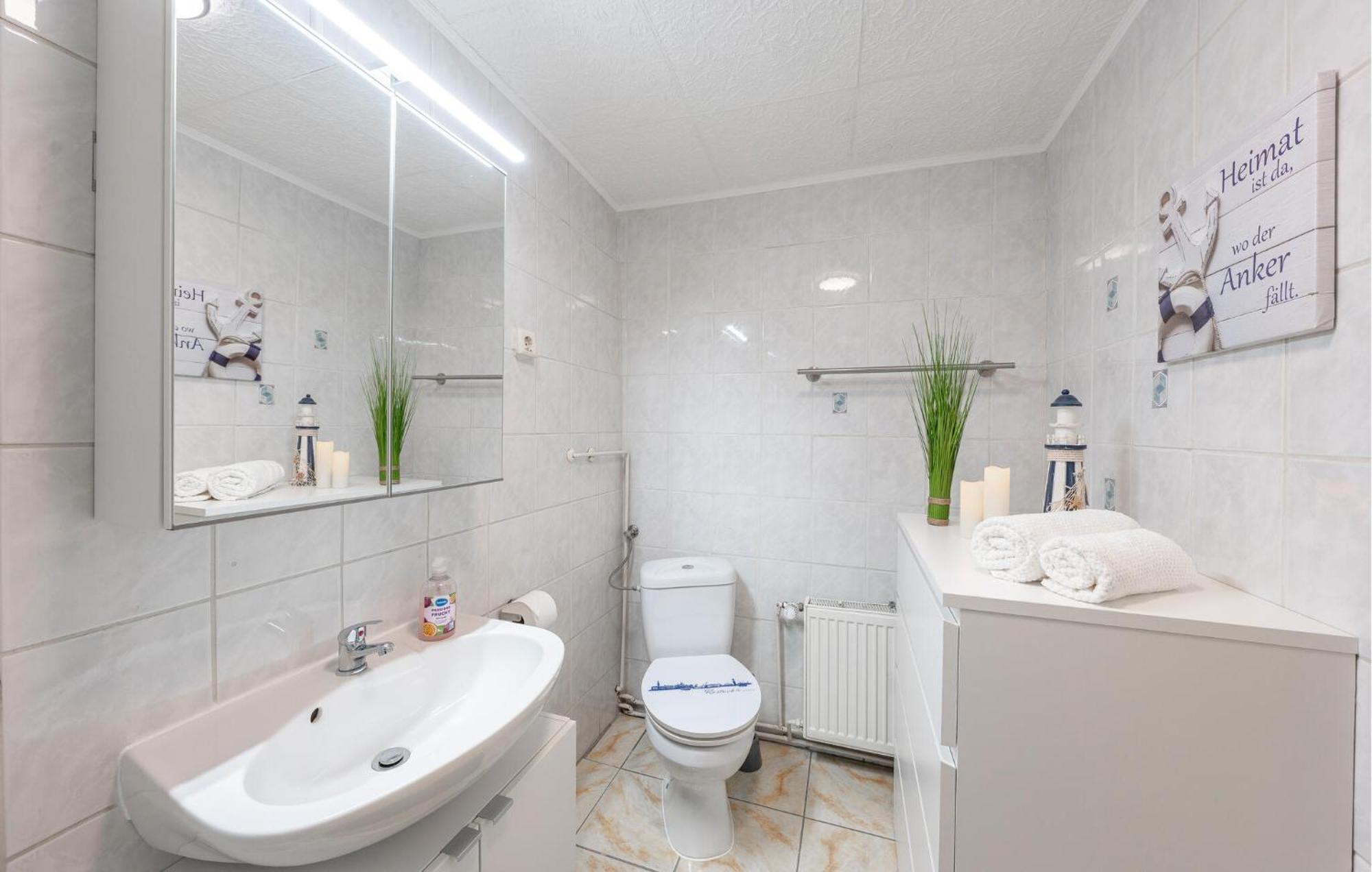 Awesome Apartment In Rostock With Kitchen Ngoại thất bức ảnh